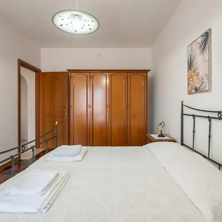 10min Da Bosa Marina - Con Giardino E Parcheggio *