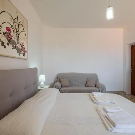 10min Da Bosa Marina - Con Giardino E Parcheggio *